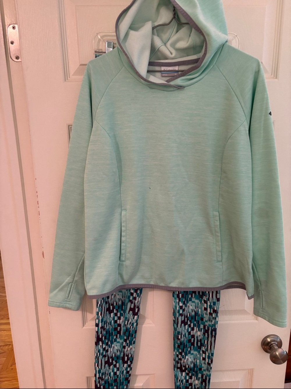 Columbia Mint Green Athletic Wear pullover with Teal Patterned Leggings